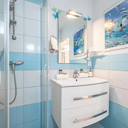 Bed & Breakfast Intercontinental Superbe Avec Piscine 4*
