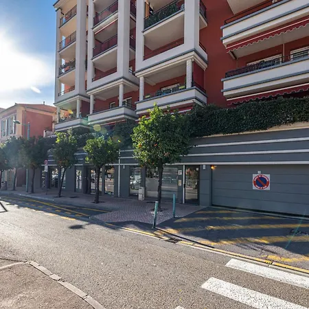 Bed & Breakfast Intercontinental Superbe Avec Piscine 4*