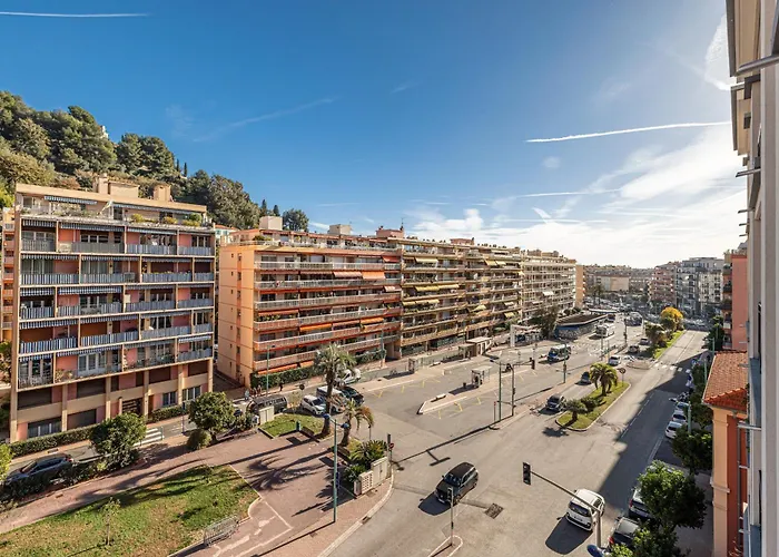 Bed & Breakfast Intercontinental Superbe Avec Piscine 4*