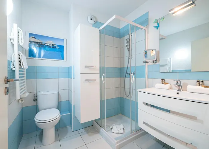 Intercontinental Superbe Avec Piscine Frühstückspension 4*